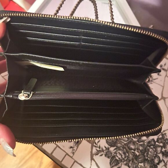 Kate Spade NY “roses falling”Leather med full-zip wallet. Excellent condition. - Picture 8 of 9